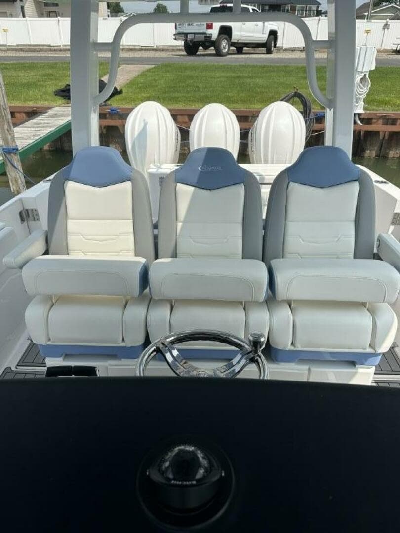 2023 Robalo R360 — photo 6