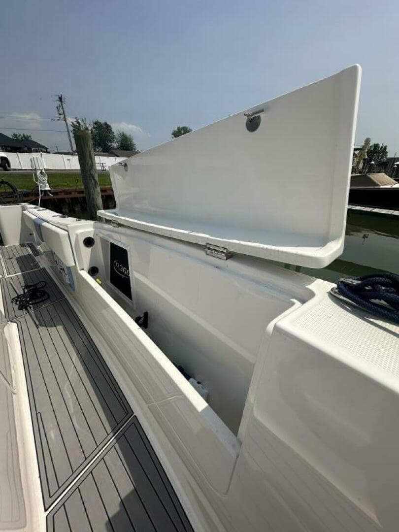 2023 Robalo R360 — photo 8