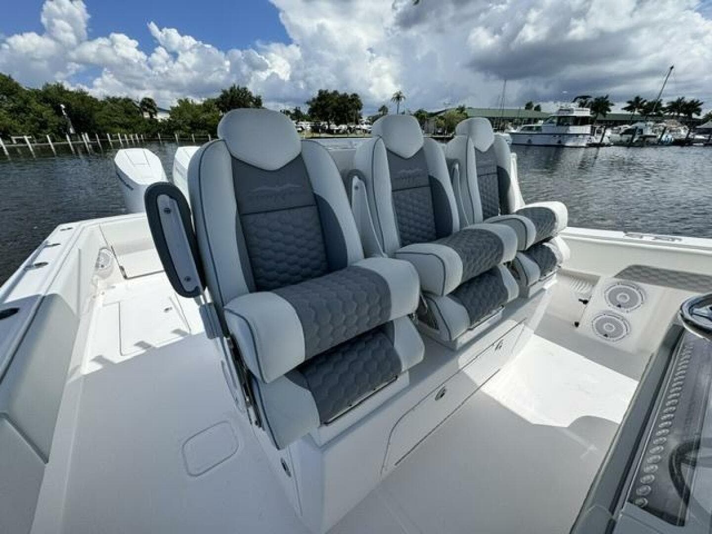 2025 Invincible Open Fisherman — photo 10