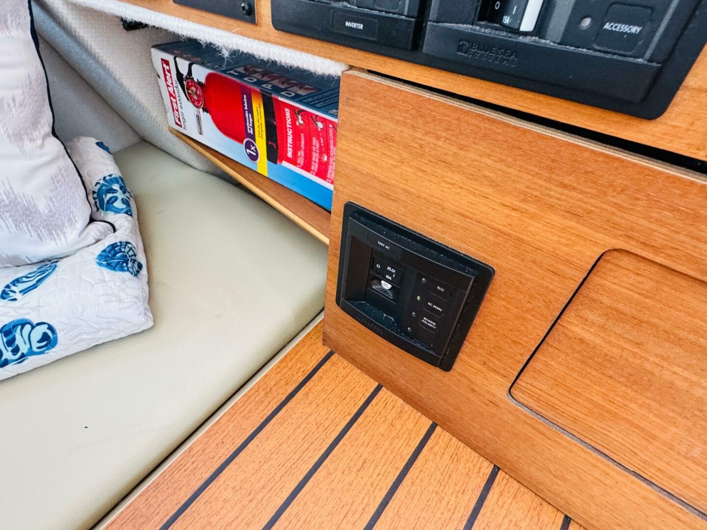 2018 Ranger Tugs R-27 — photo 45