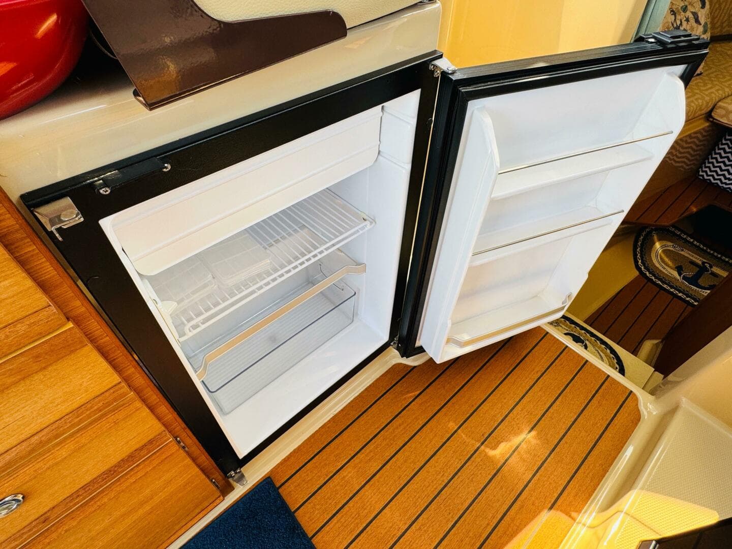 2018 Ranger Tugs R-27 — photo 10