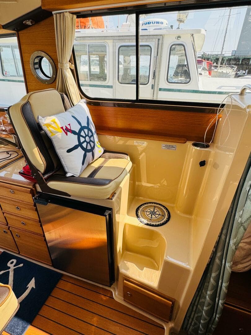 2018 Ranger Tugs R-27 — photo 28