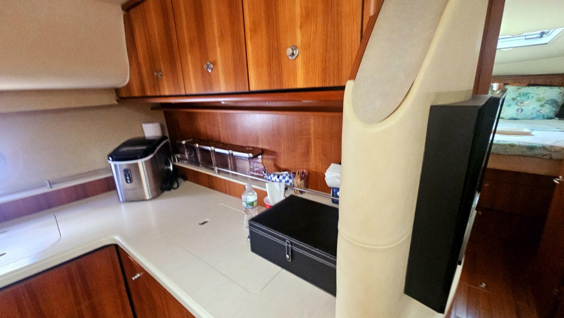 2006 Tiara Yachts 4300 Sovran — photo 29