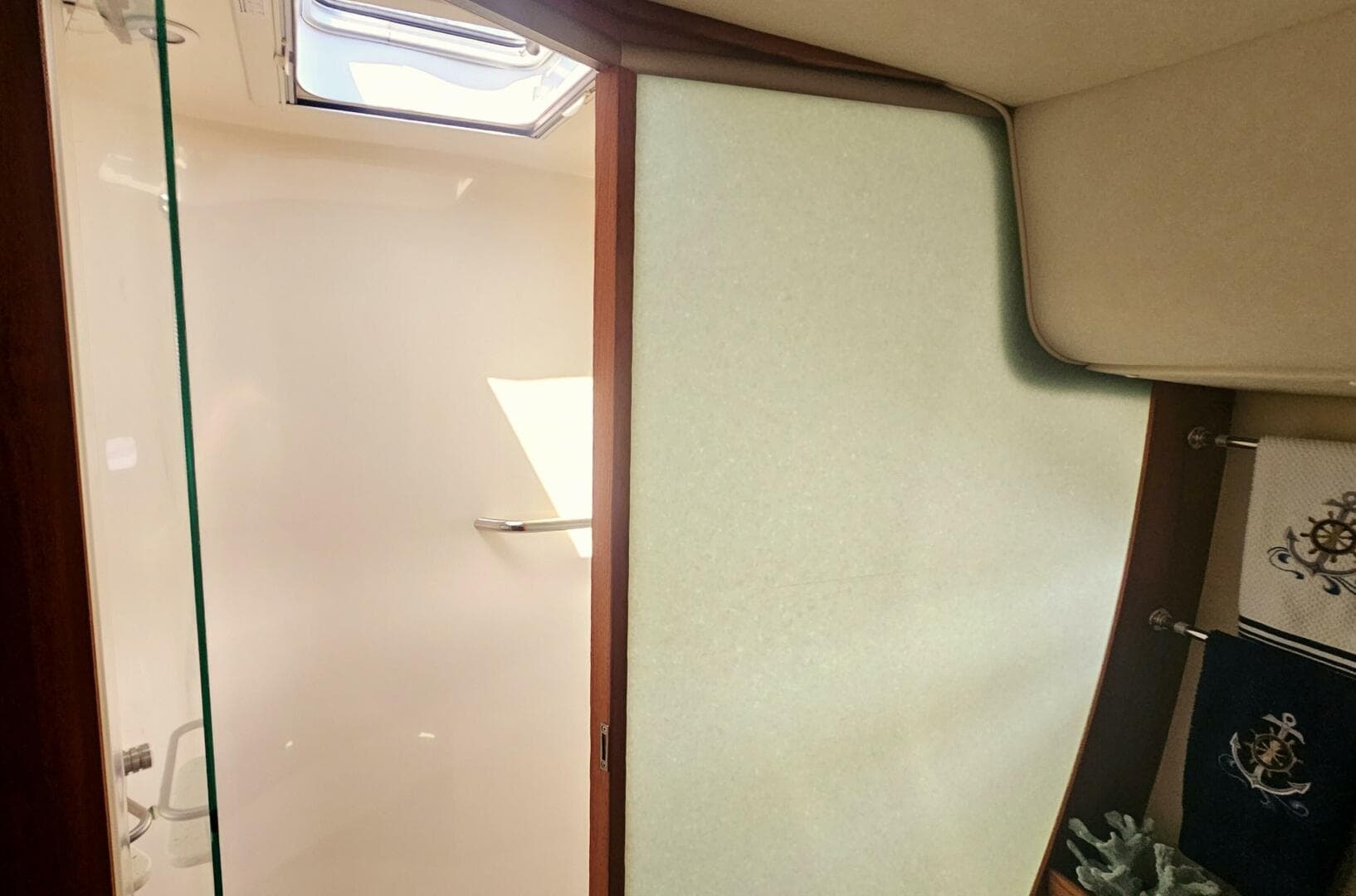 2006 Tiara Yachts 4300 Sovran — photo 23