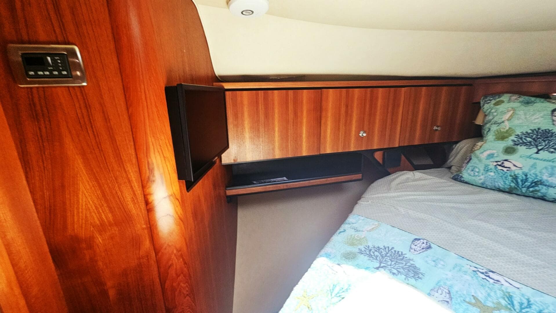 2006 Tiara Yachts 4300 Sovran — photo 21