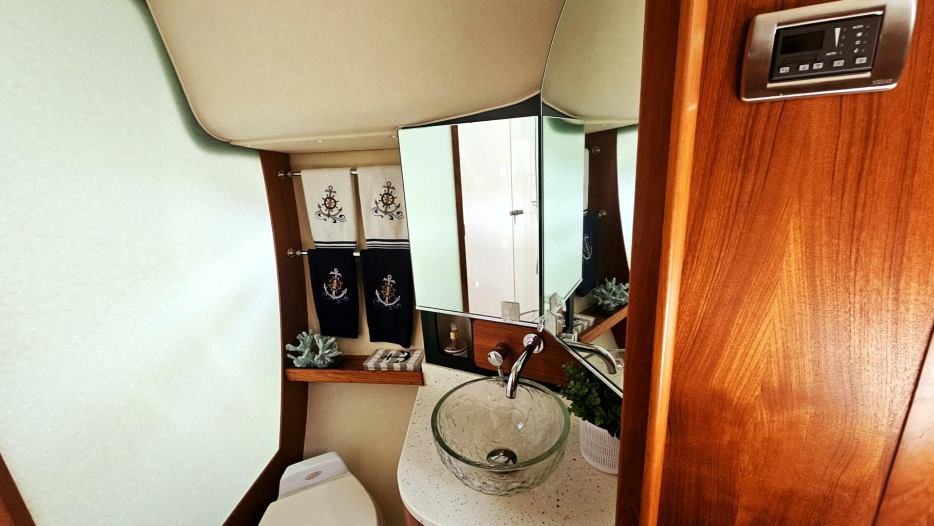 2006 Tiara Yachts 4300 Sovran — photo 24