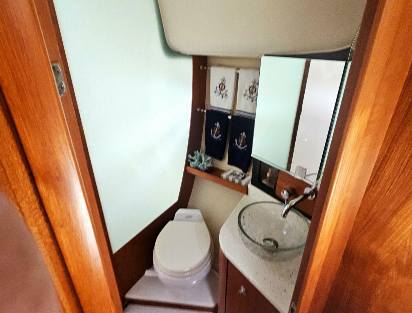 2006 Tiara Yachts 4300 Sovran — photo 22