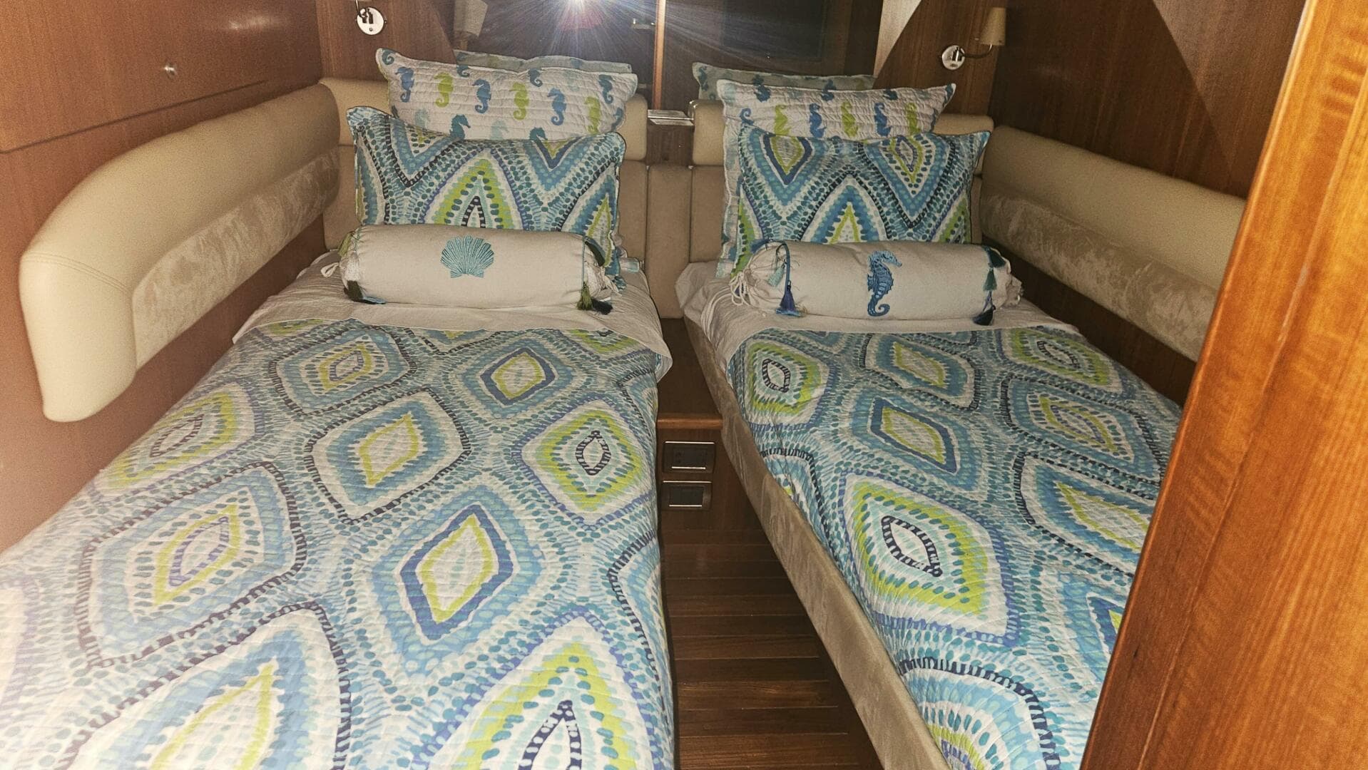 2006 Tiara Yachts 4300 Sovran — photo 34