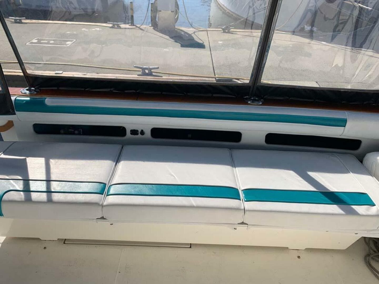 1989 Sea Ray 390 Express — photo 13