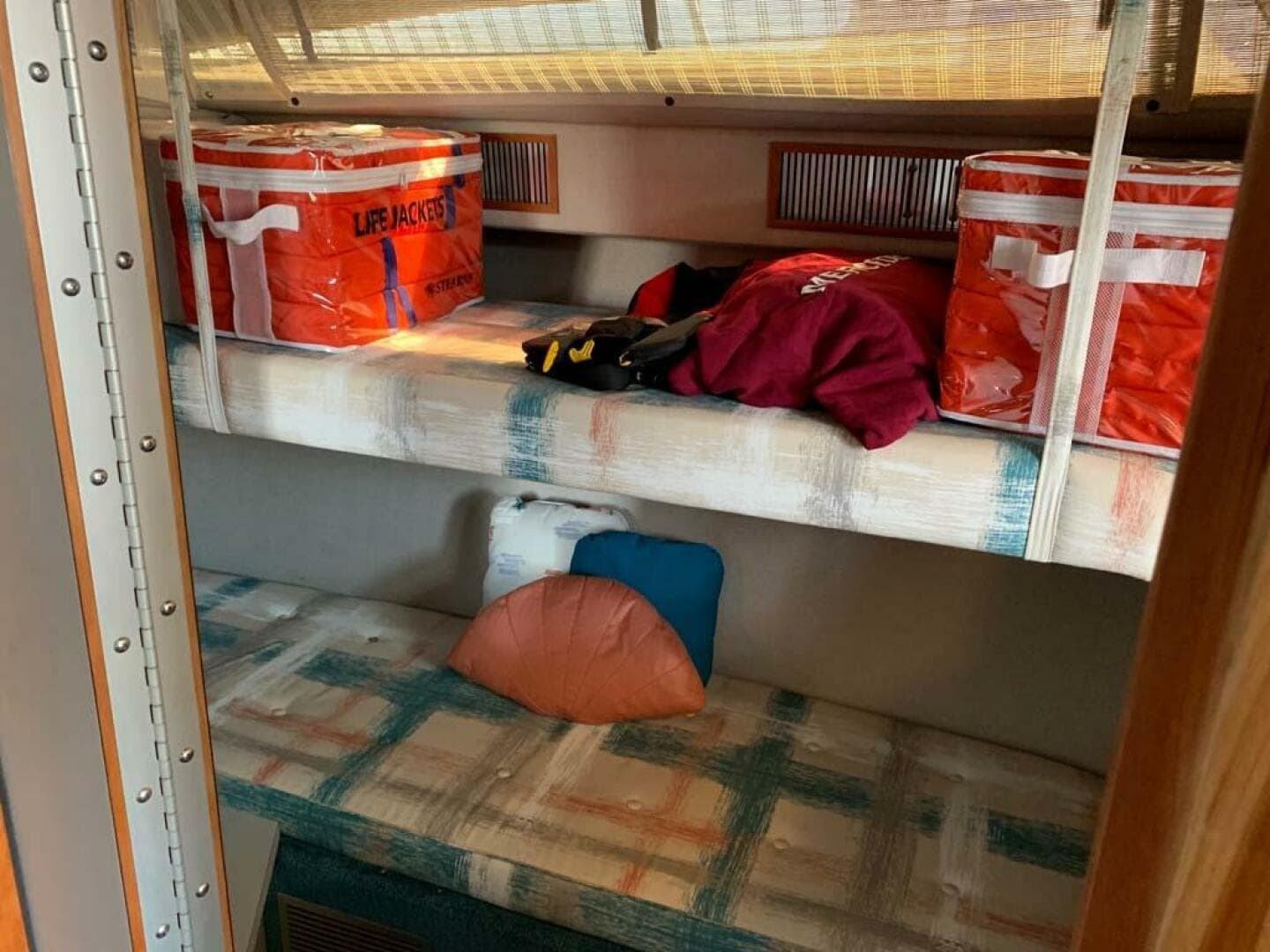 1989 Sea Ray 390 Express — photo 8