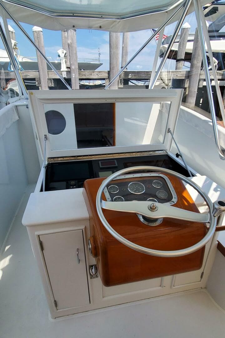 1985 Rybovich 32 Express Walkaround Sportfish — photo 15