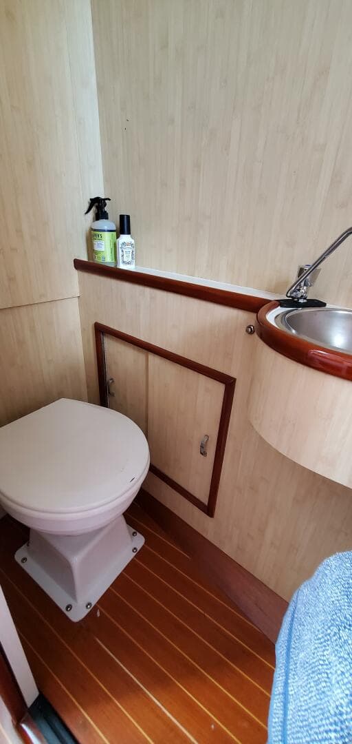 1985 Rybovich 32 Express Walkaround Sportfish — photo 24