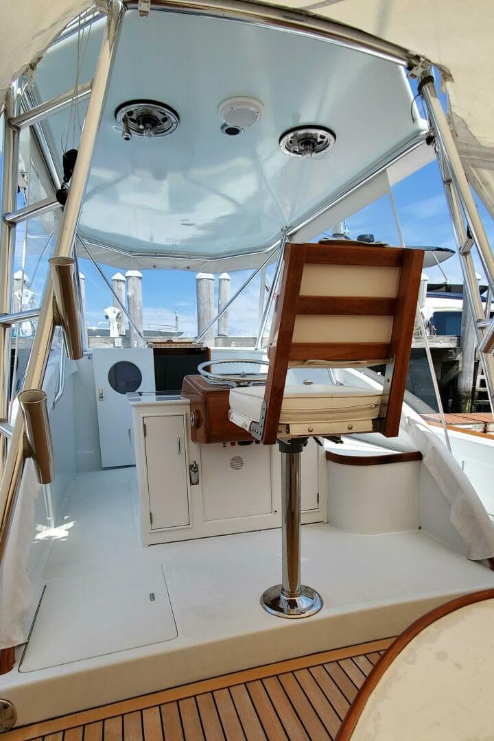 1985 Rybovich 32 Express Walkaround Sportfish — photo 22