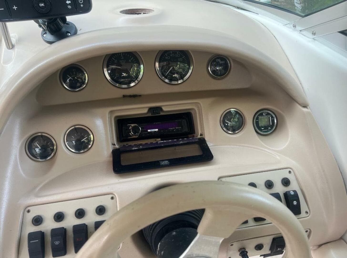 1997 Sea Ray 230 Signature - Cuddy Cabin — photo 4