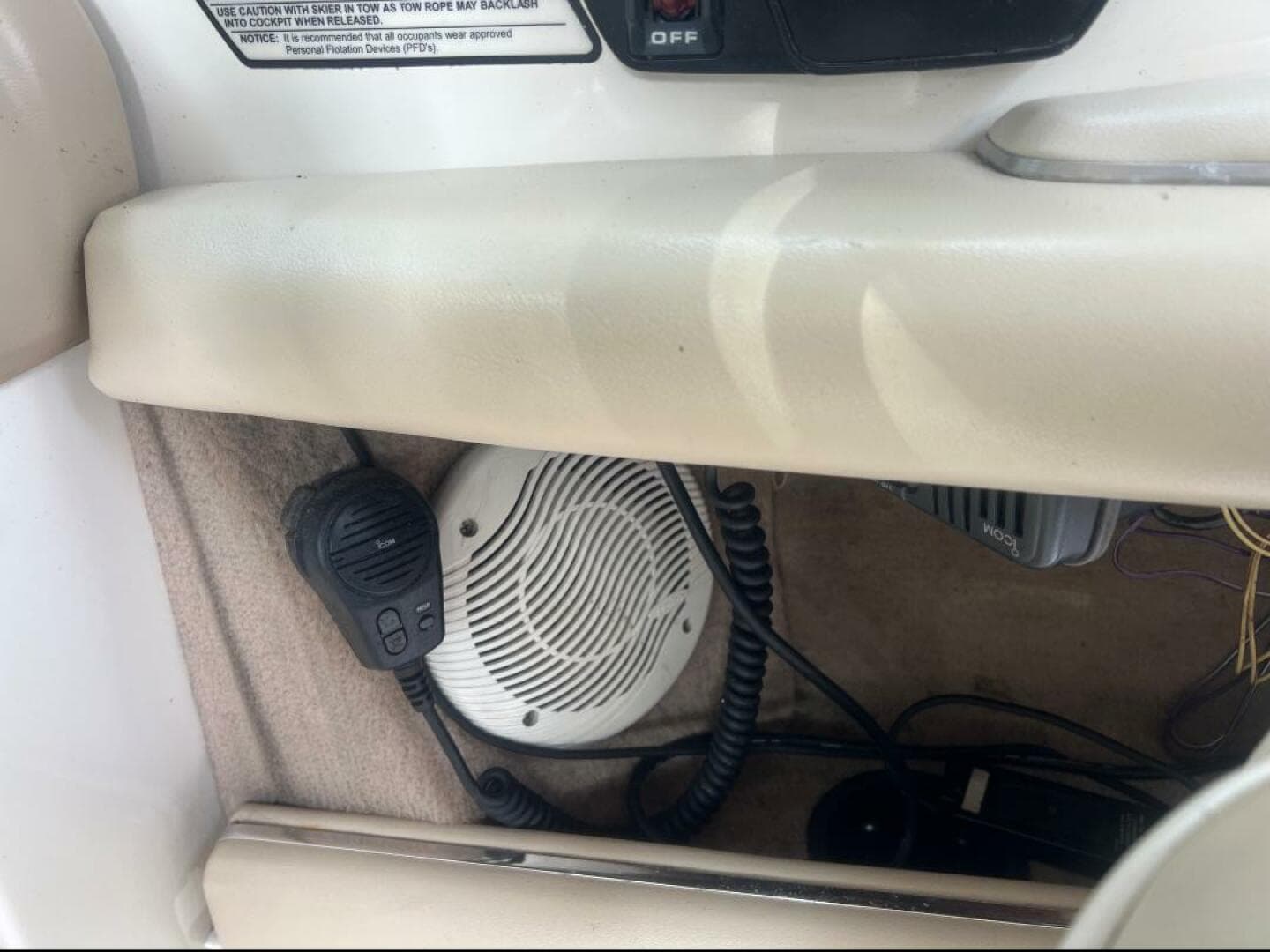 1997 Sea Ray 230 Signature - Cuddy Cabin — photo 10