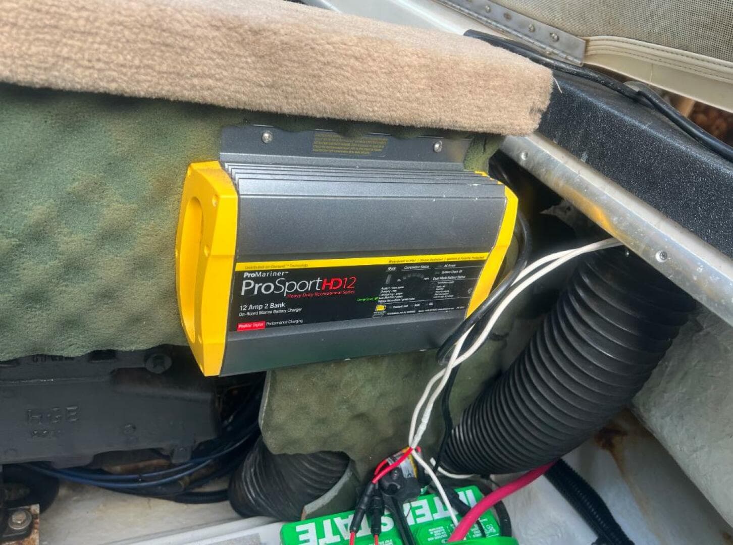 1997 Sea Ray 230 Signature - Cuddy Cabin — photo 9