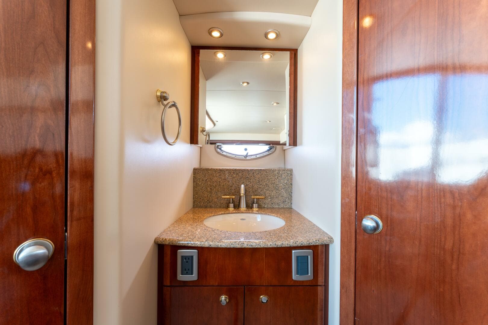 2008 Meridian 459 — photo 25