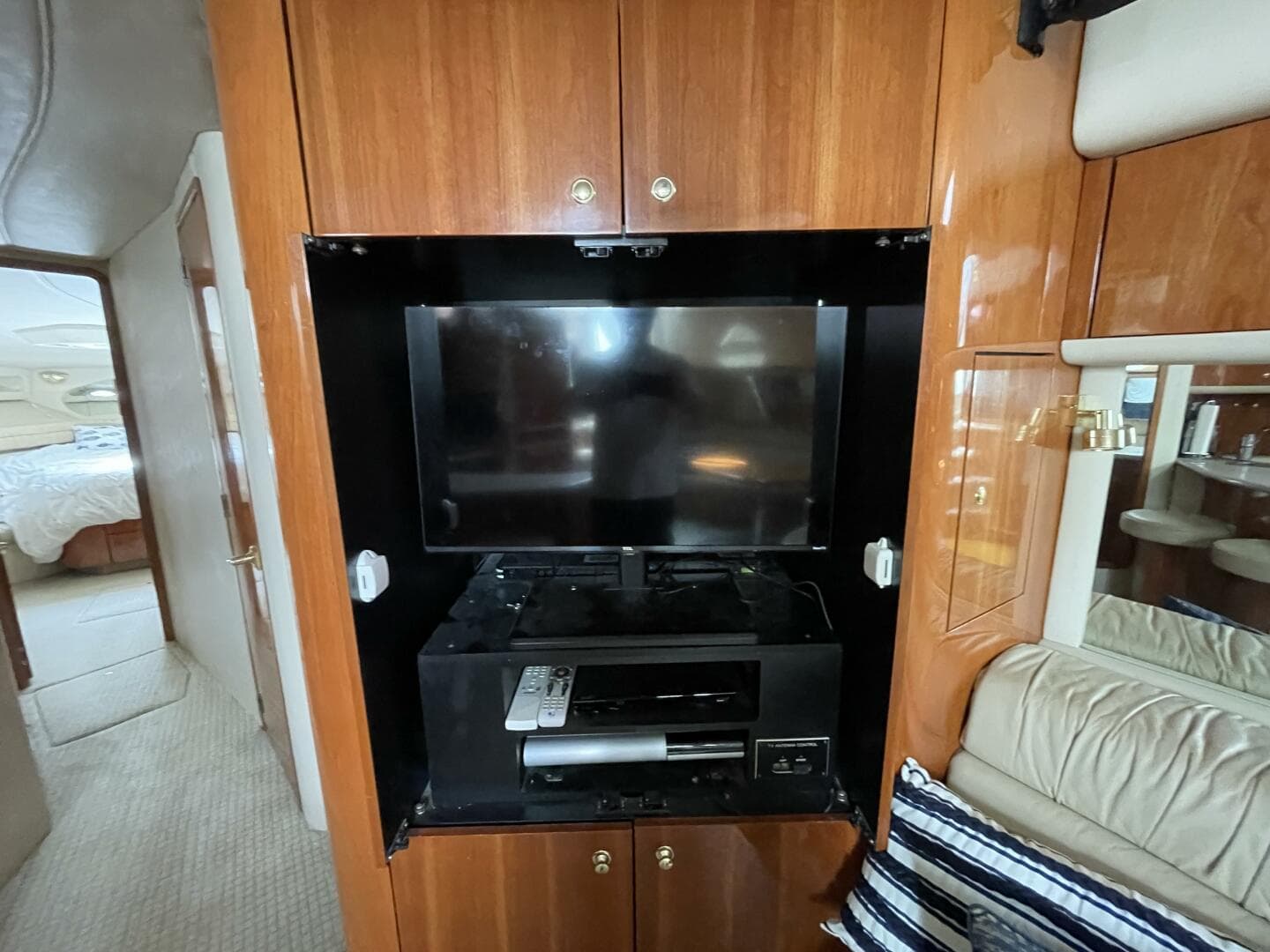 1998 Sea Ray 630 Super Sun Sport — photo 56