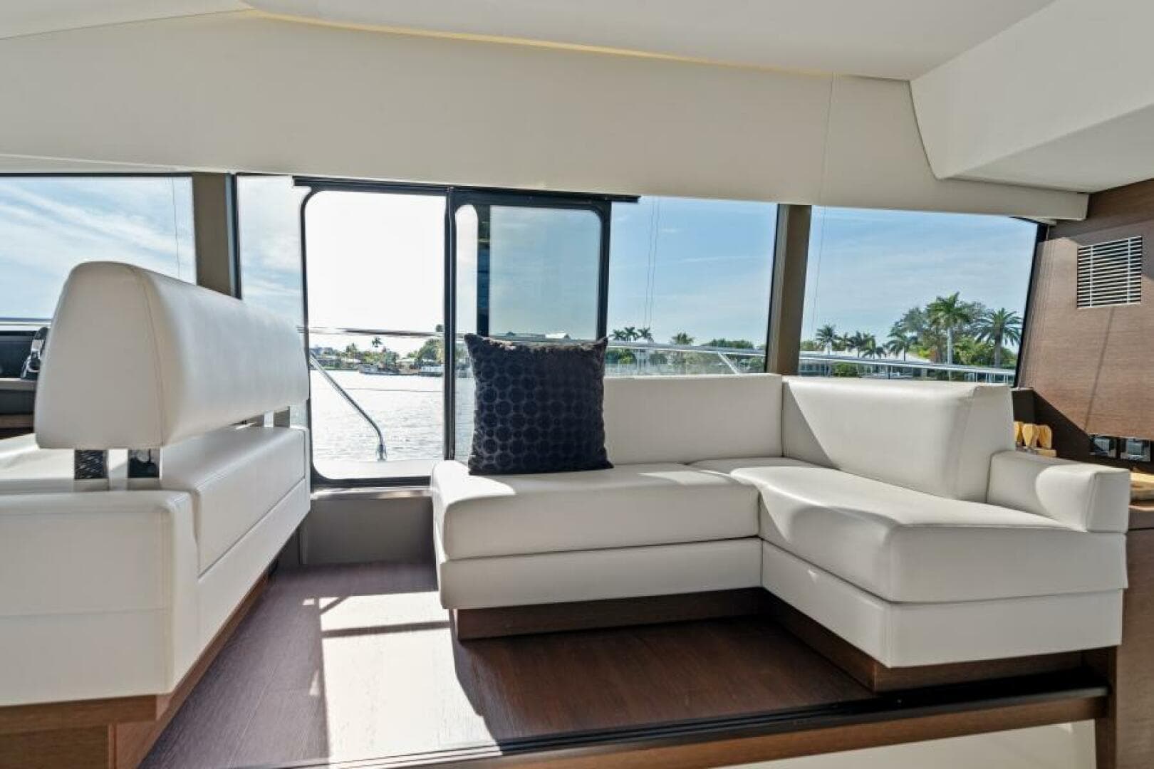 2020 Prestige 520 Flybridge — photo 14