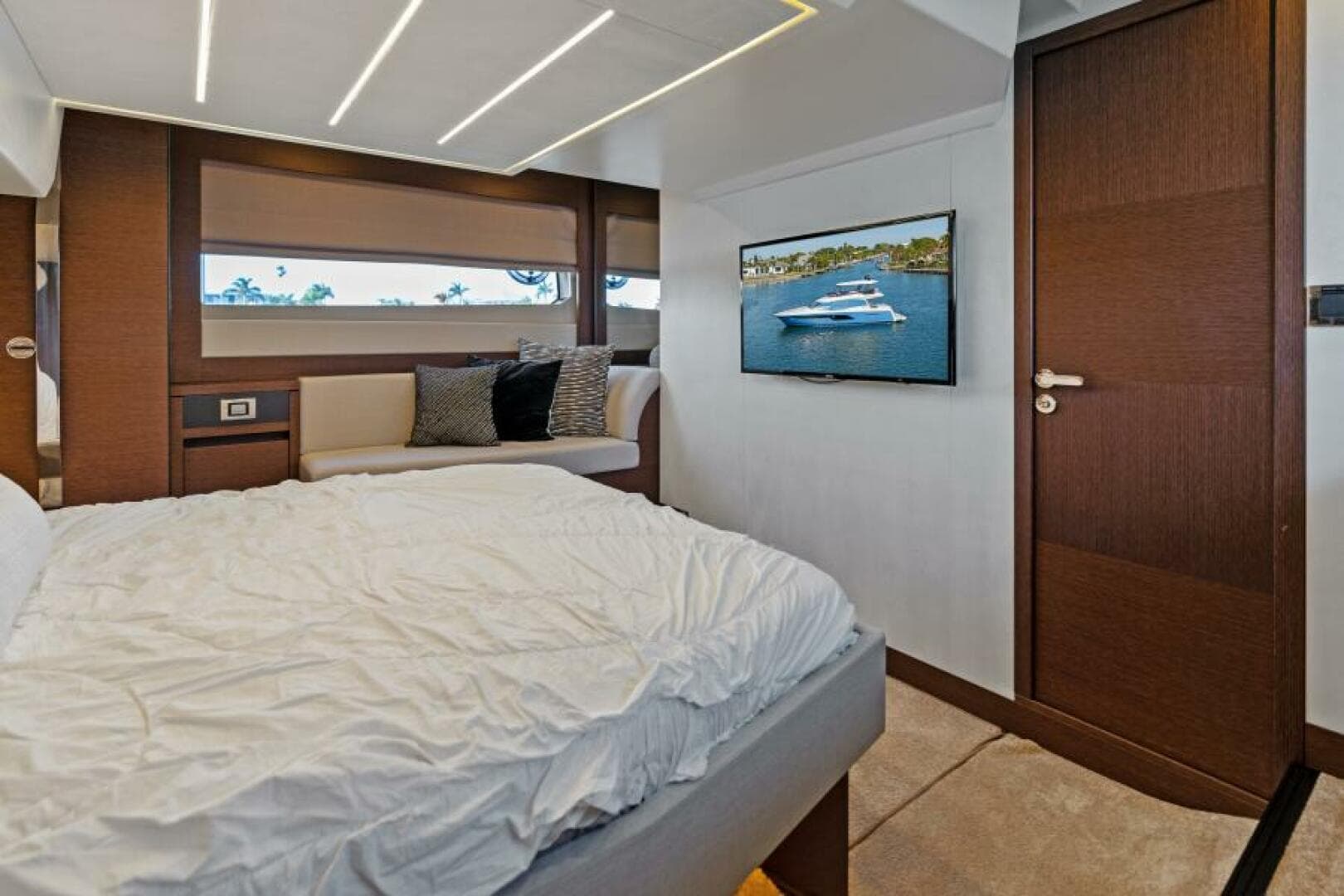 2020 Prestige 520 Flybridge — photo 24