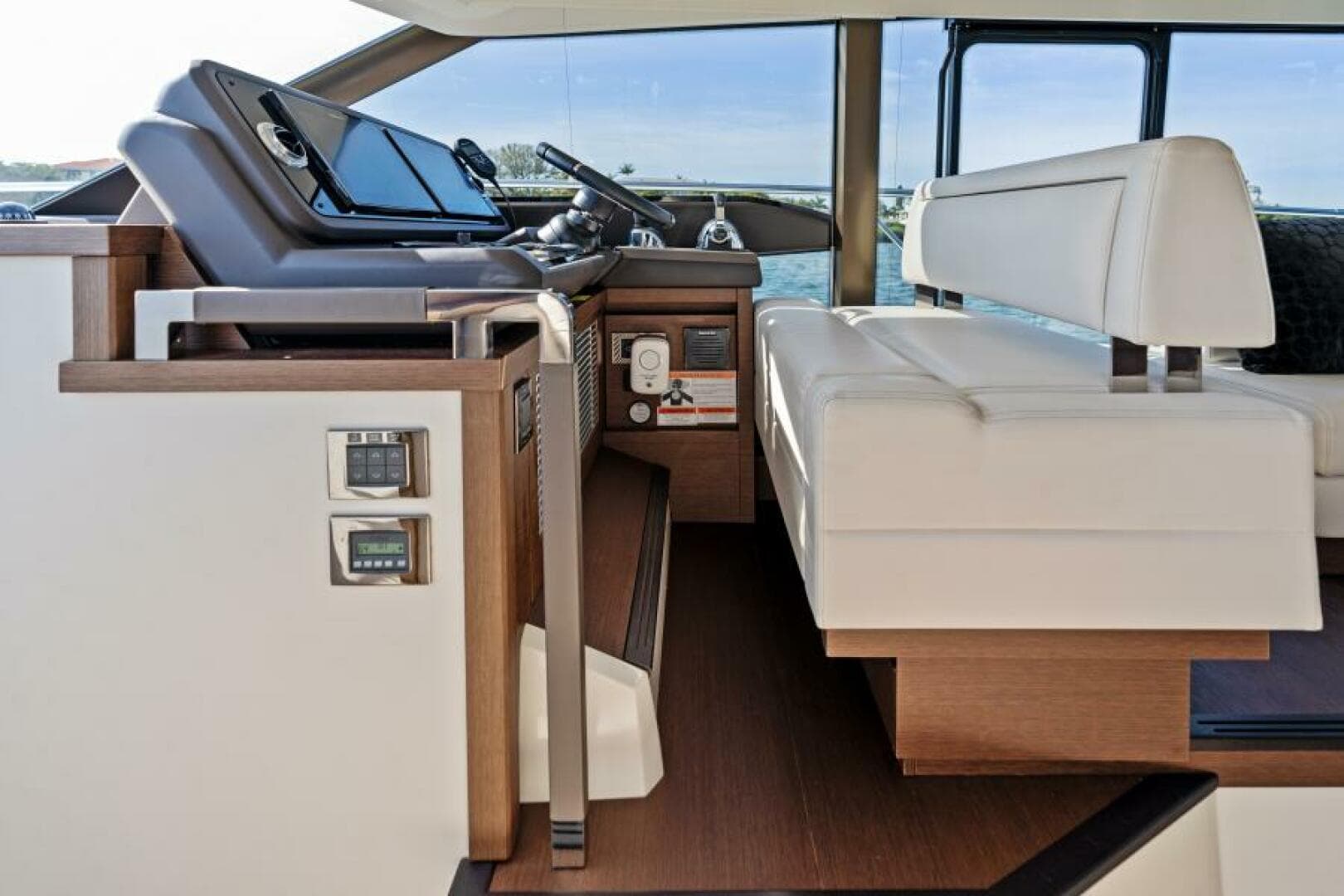 2020 Prestige 520 Flybridge — photo 17
