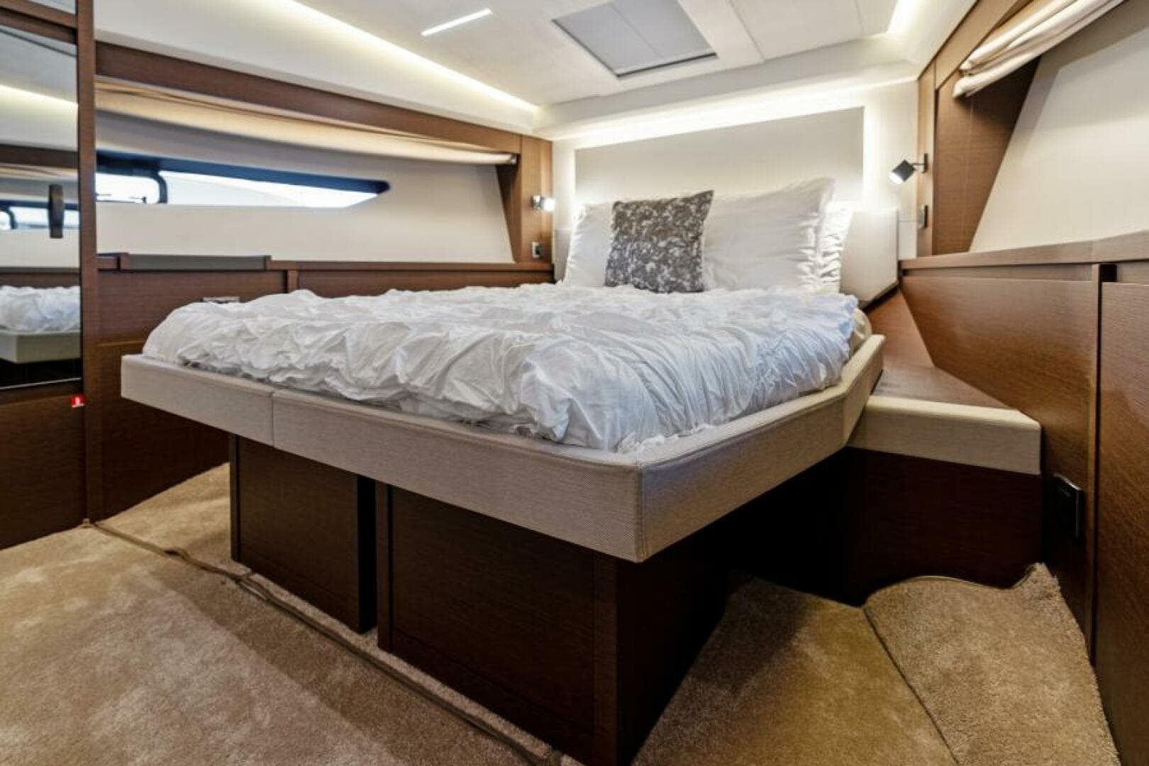 2020 Prestige 520 Flybridge — photo 33