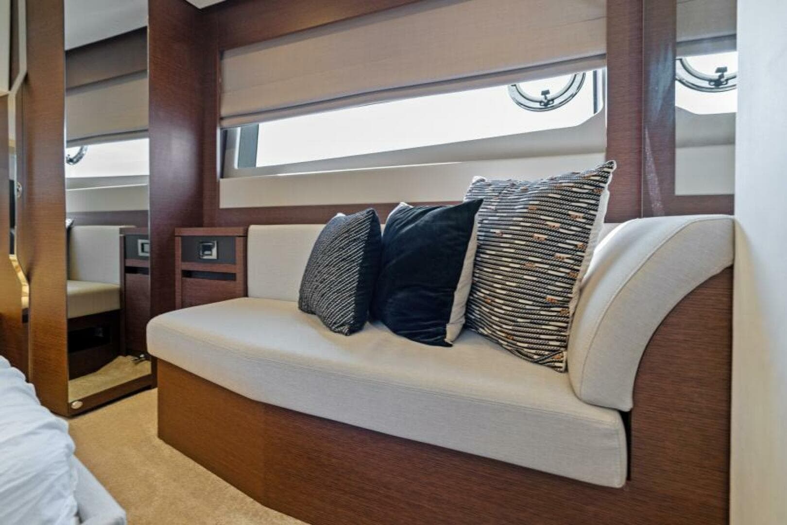 2020 Prestige 520 Flybridge — photo 25