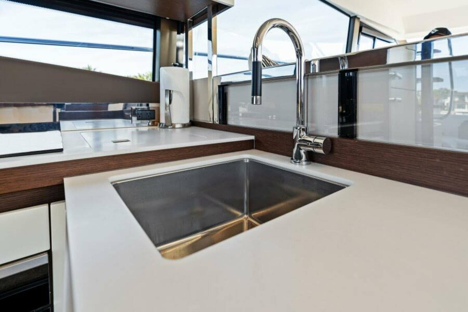 2020 Prestige 520 Flybridge — photo 11