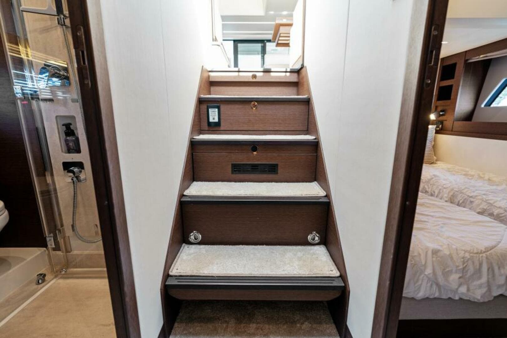 2020 Prestige 520 Flybridge — photo 31