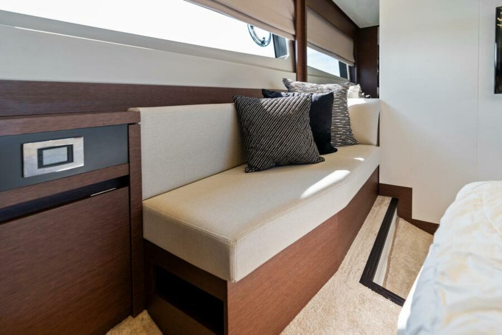 2020 Prestige 520 Flybridge — photo 28