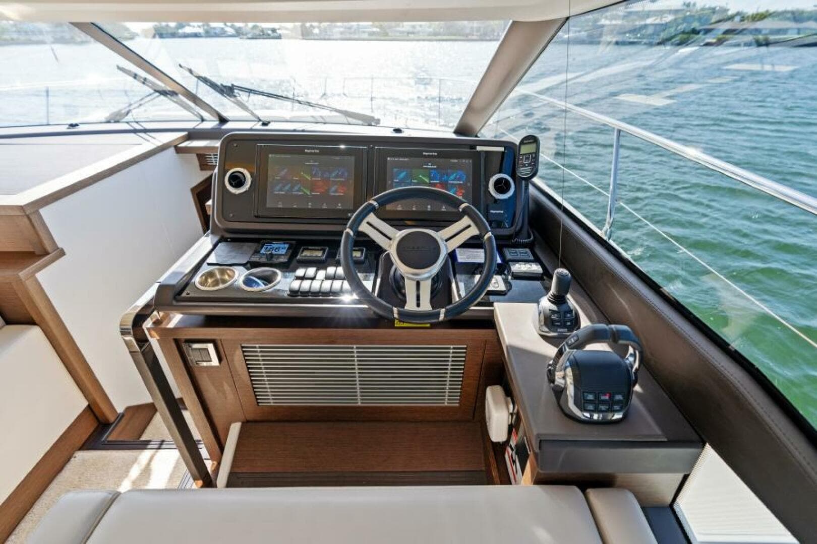 2020 Prestige 520 Flybridge — photo 18