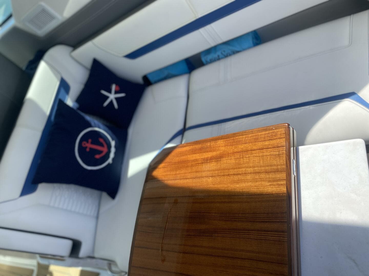 2021 Tiara Yachts 38 LX — photo 20