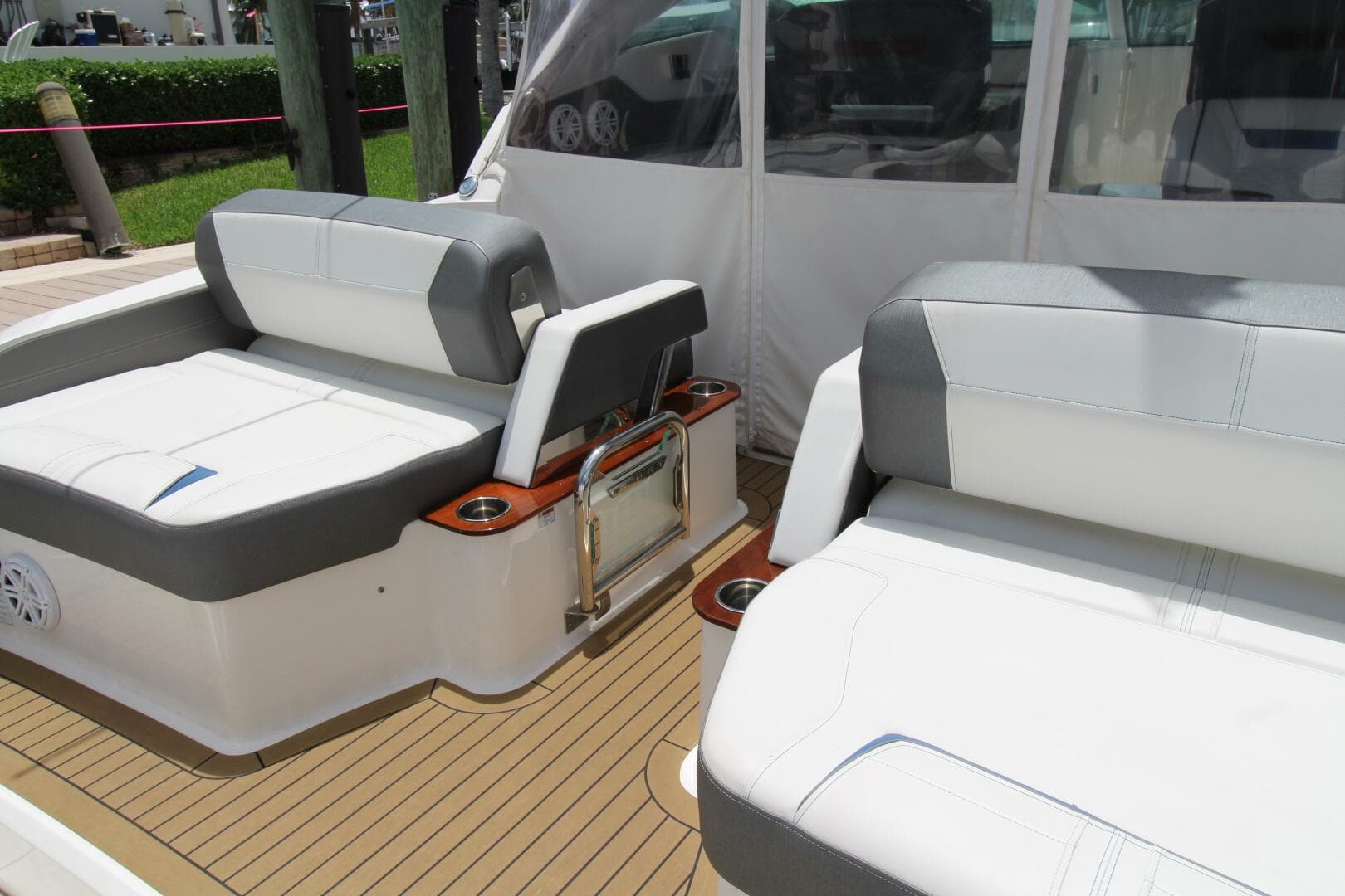 2021 Tiara Yachts 38 LX — photo 14