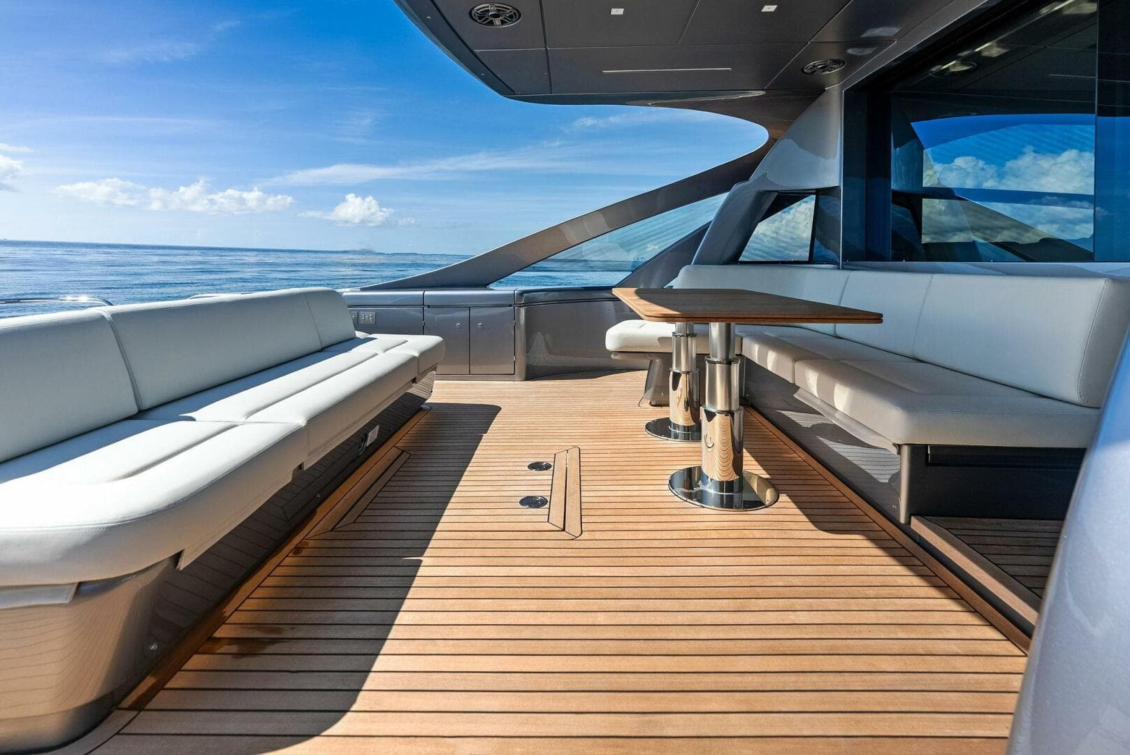 2025 Pershing 7X — photo 17