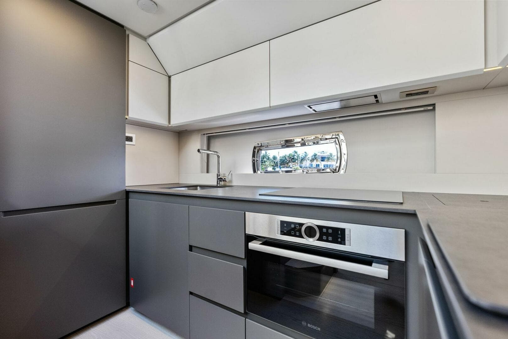 2025 Pershing 7X — photo 34