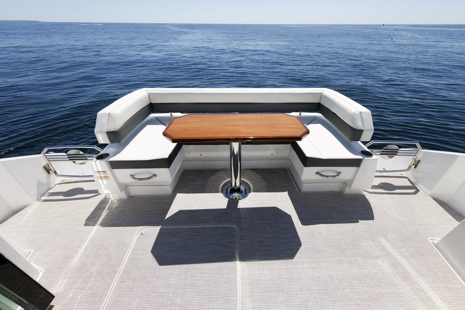 2021 Cruisers Yachts — photo 12