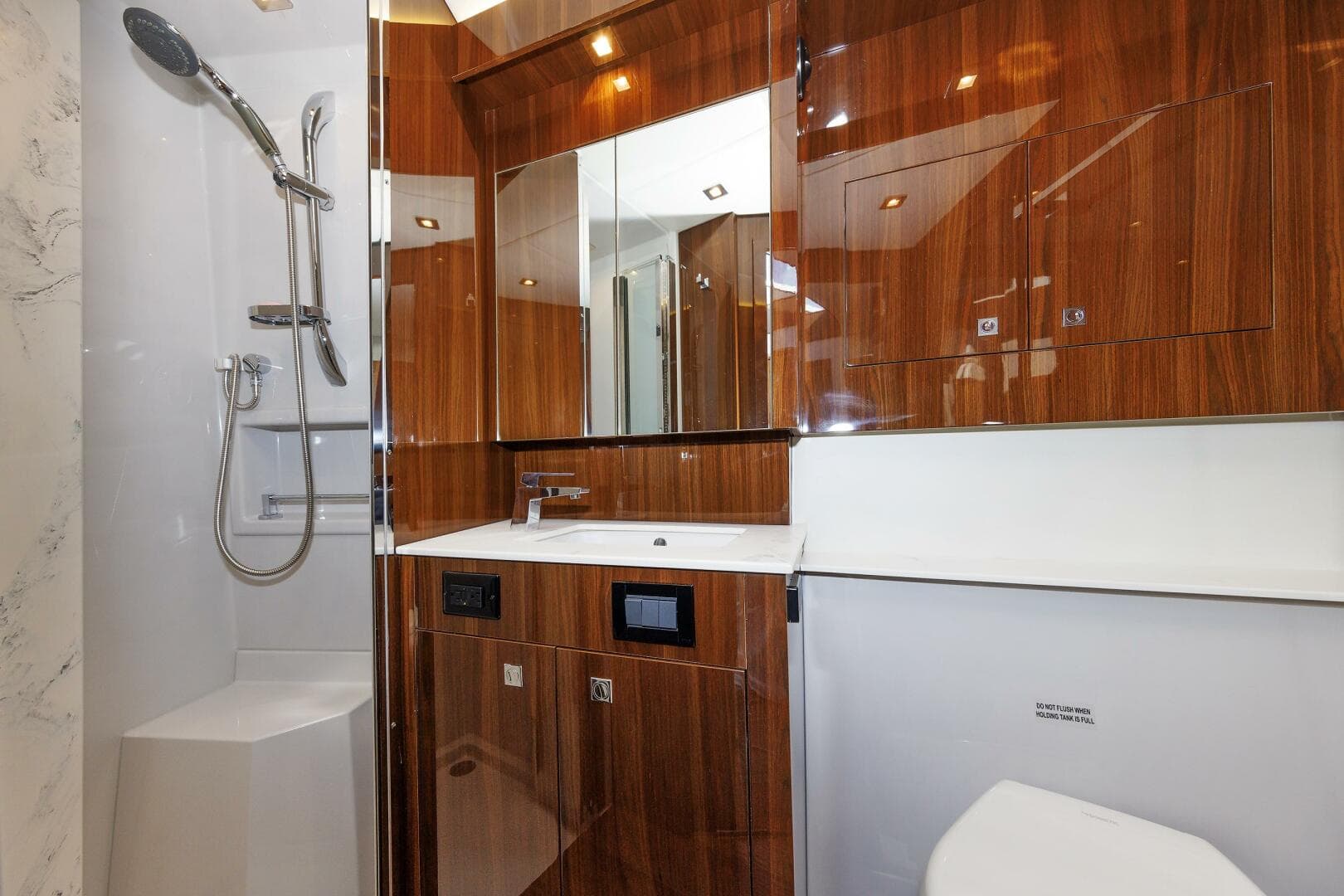 2021 Cruisers Yachts — photo 40