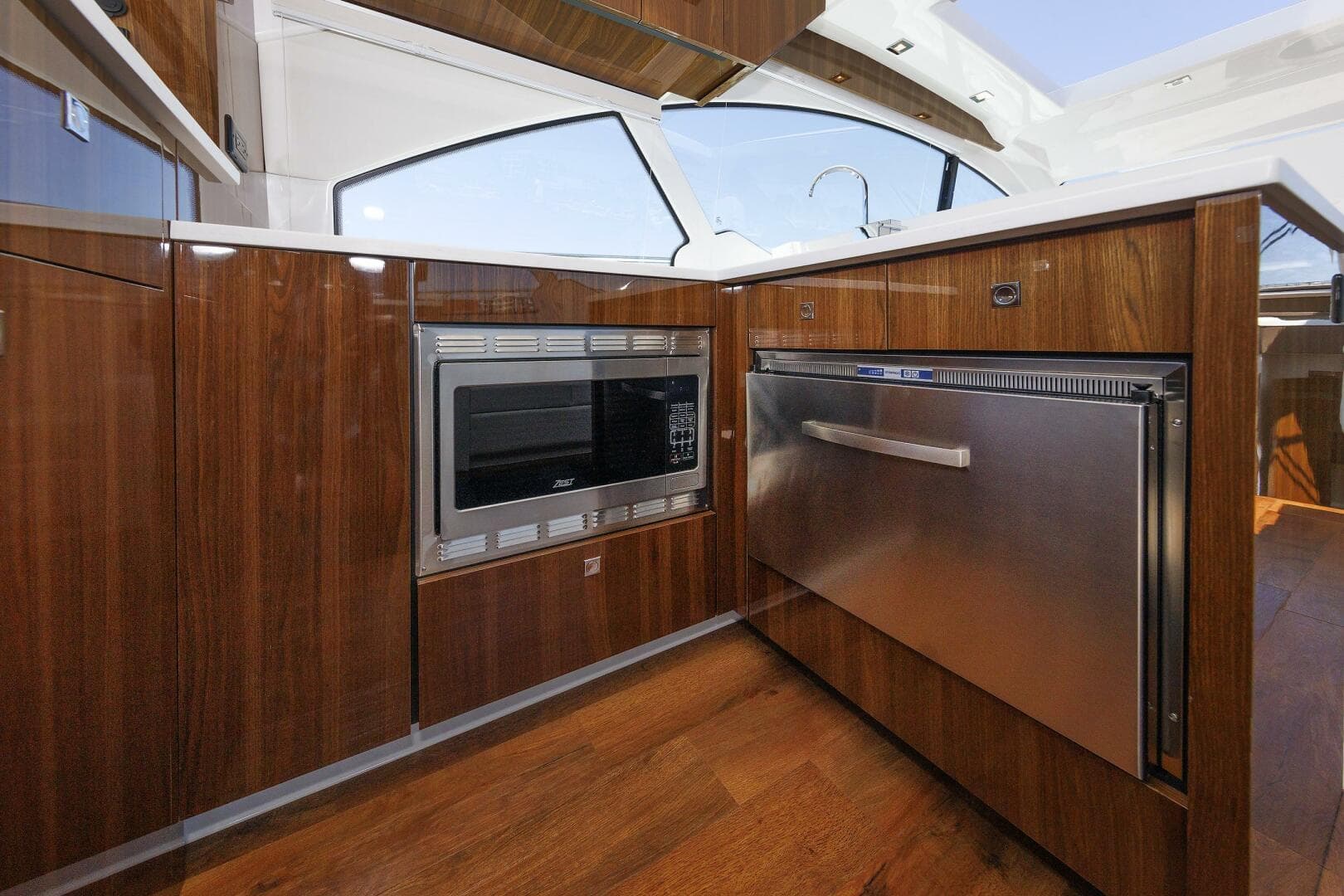 2021 Cruisers Yachts — photo 19