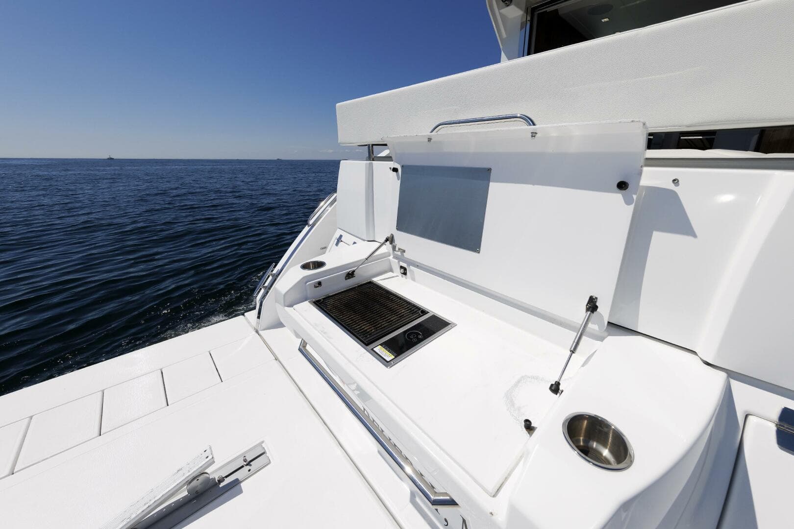 2021 Cruisers Yachts — photo 43