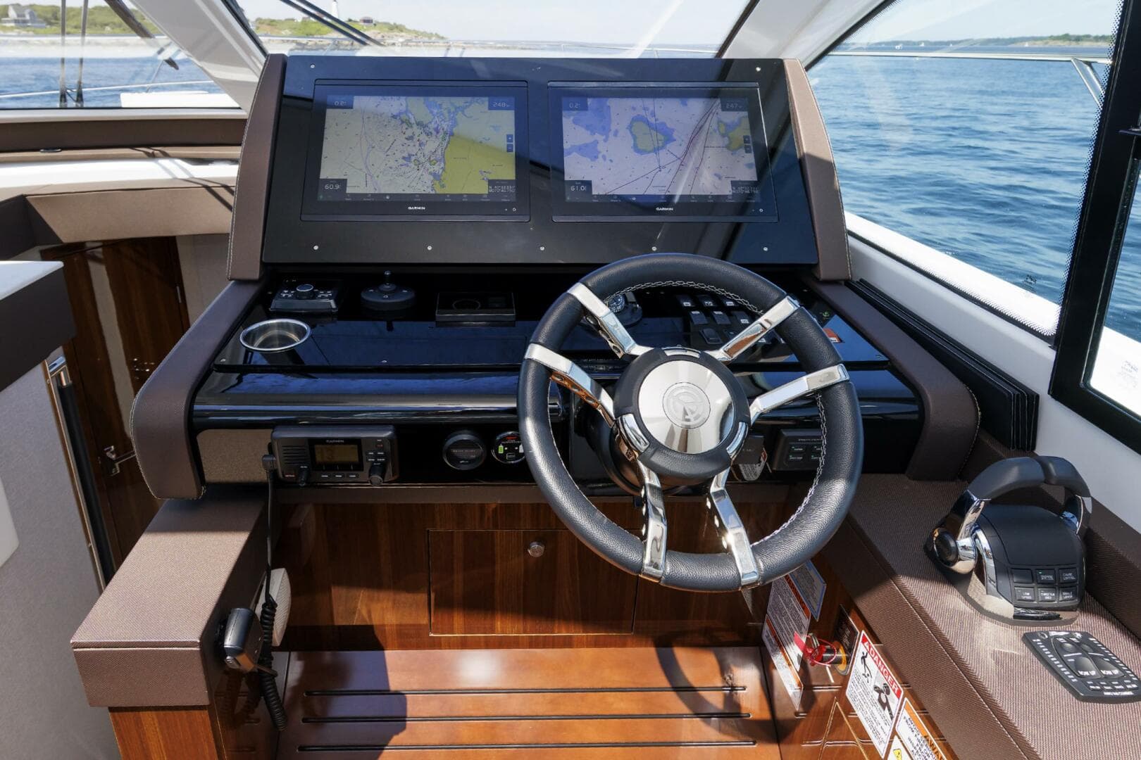 2021 Cruisers Yachts — photo 27