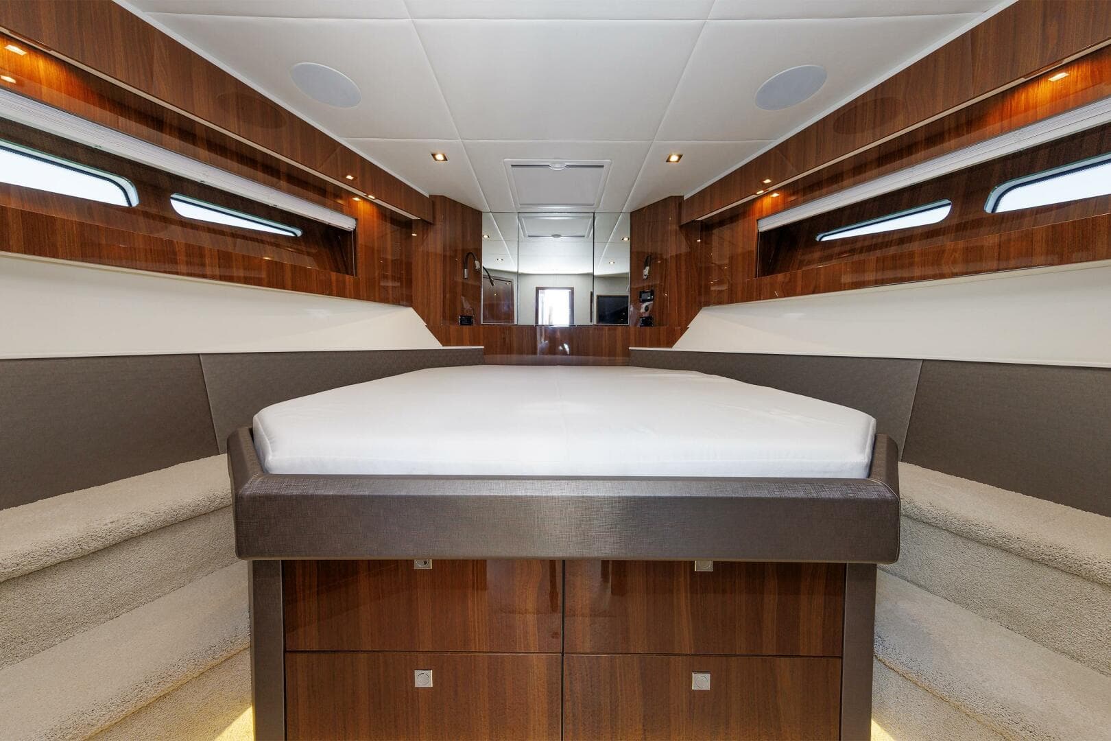 2021 Cruisers Yachts — photo 36