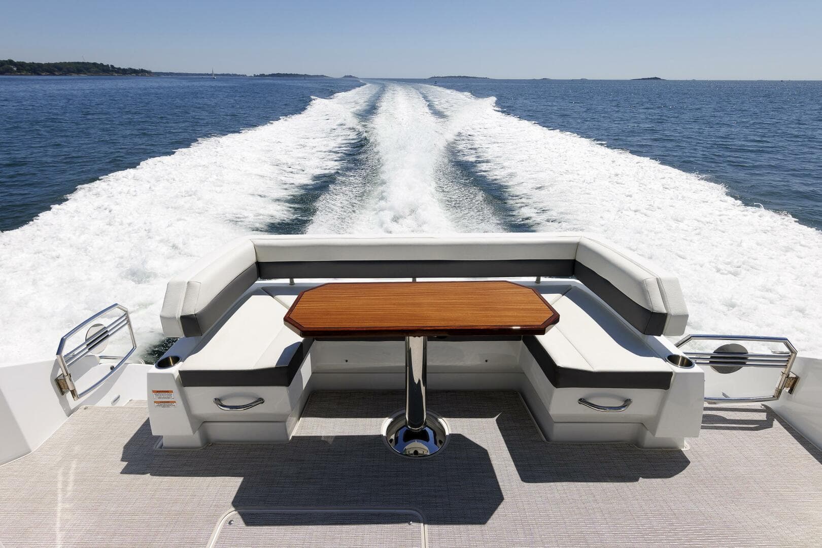 2021 Cruisers Yachts — photo 11