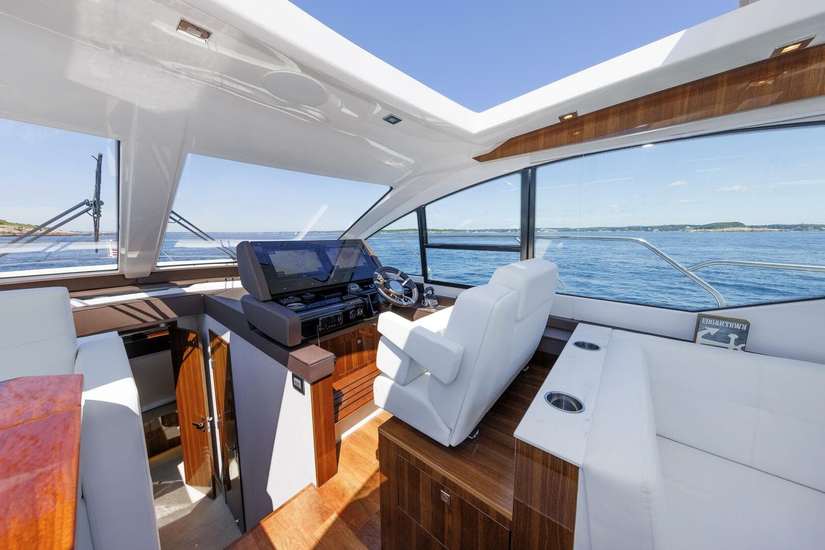 2021 Cruisers Yachts — photo 25