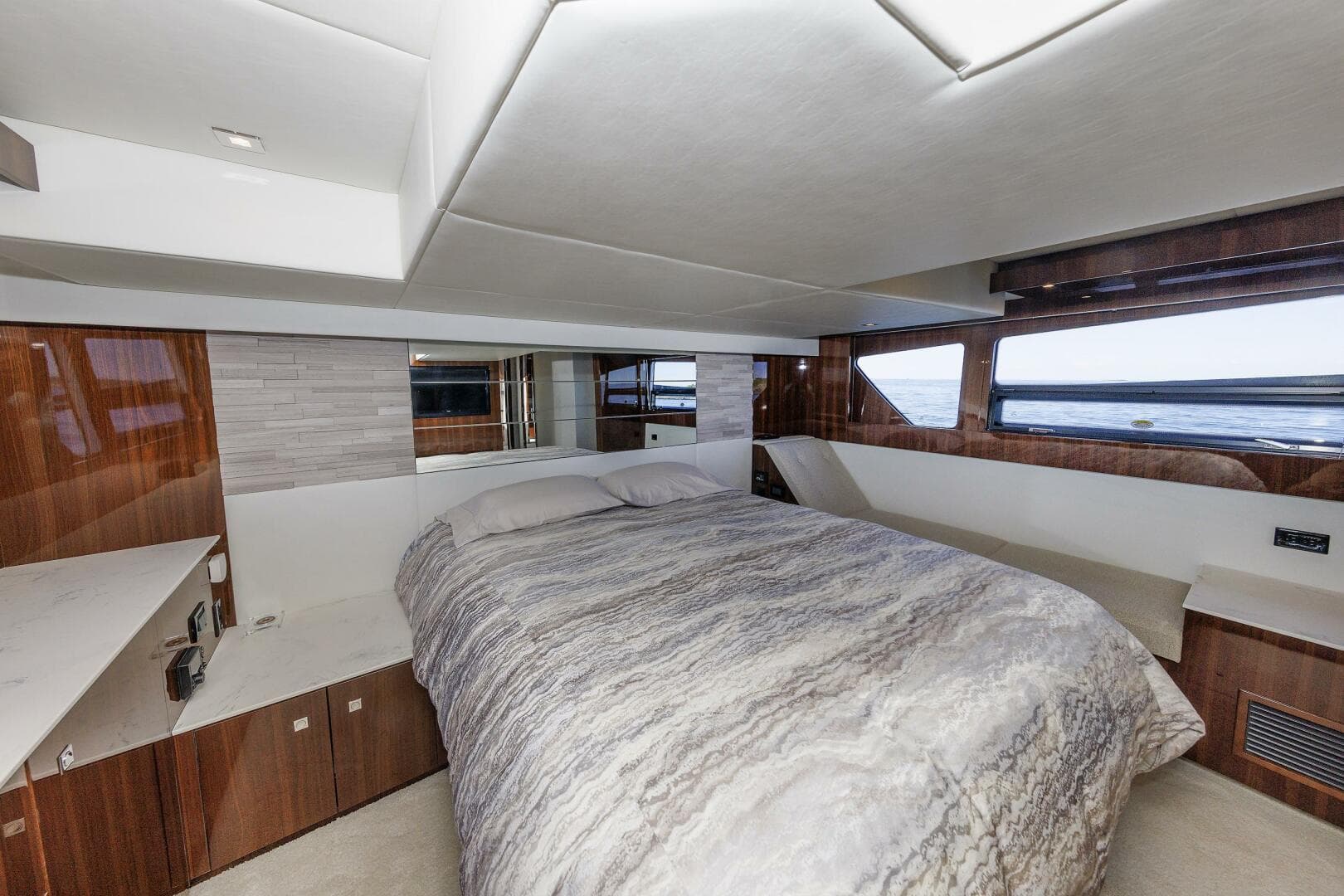 2021 Cruisers Yachts — photo 31