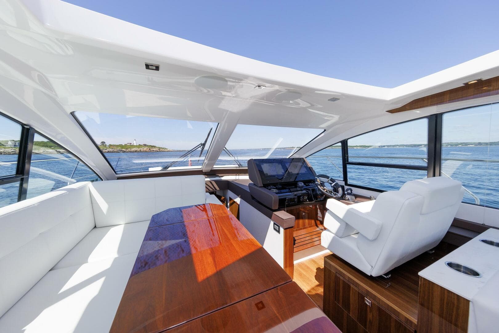 2021 Cruisers Yachts — photo 24