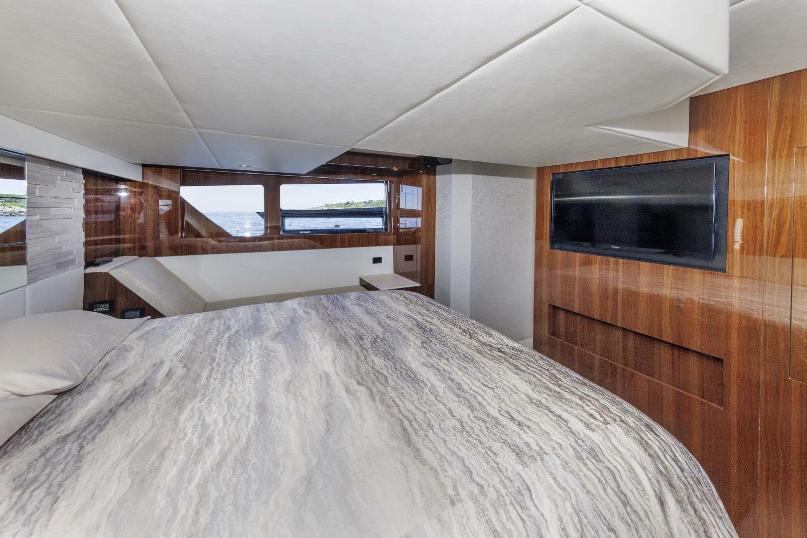 2021 Cruisers Yachts — photo 33