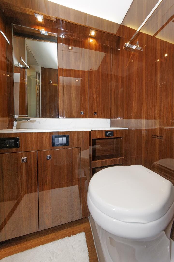 2021 Cruisers Yachts — photo 34