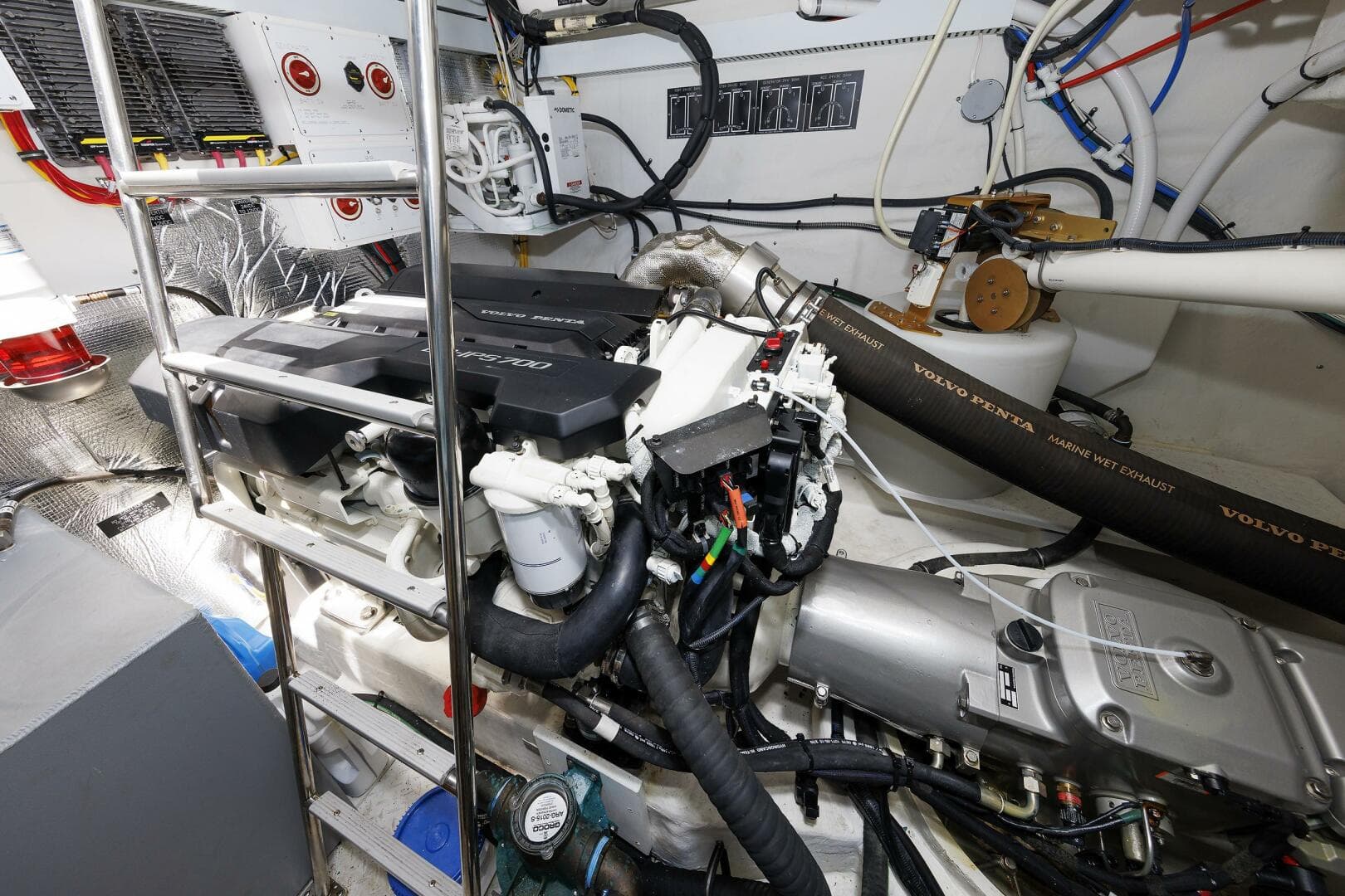 2021 Cruisers Yachts — photo 56