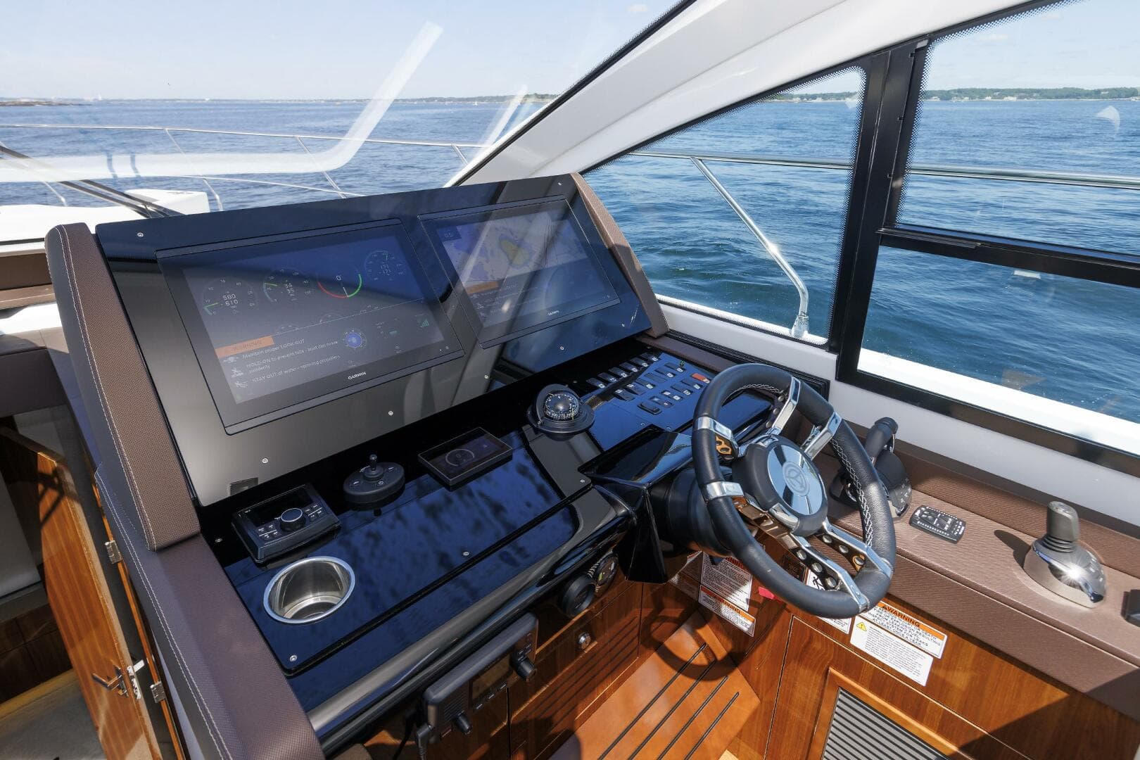 2021 Cruisers Yachts — photo 26