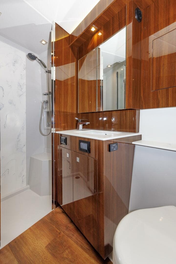 2021 Cruisers Yachts — photo 41